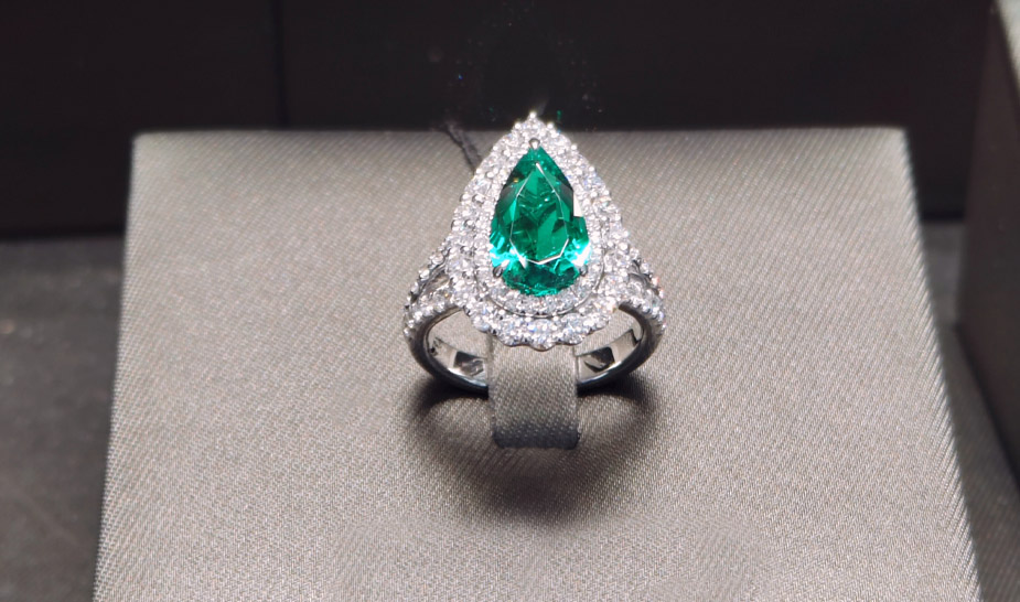 Пять причин продать дизайнерское украшение через комиссионный магазин, а не через известные интернет-площадки для перепродажи товаров