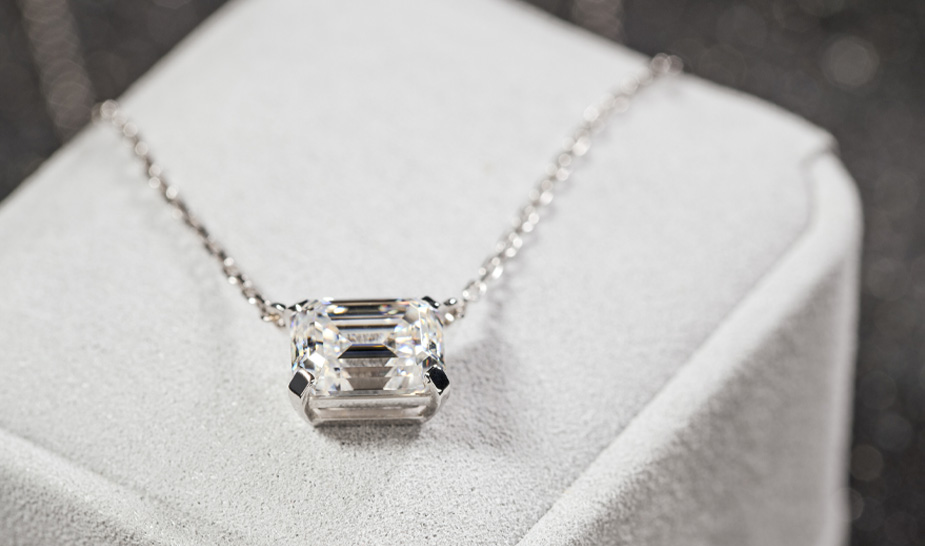 Подвеска с бриллиантом Подвеска с бриллиантом