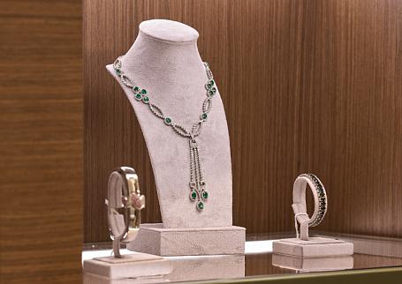 Где выгодно продать украшения Van Cleef & Arpels и сохранить их стоимость?